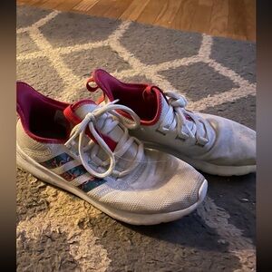 Adidas 9.5 Cloudfoam tennis shoes